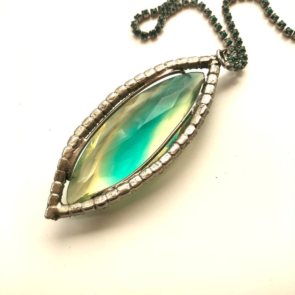 VINTAGE GREEN RHINESTONE PENDANT NECKLACE - Picture 5 of 5